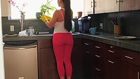 Jolie Latina Femme de Ménage Offre une Pipe Hardcore en POV et Chevauche