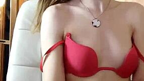 webmodel fucks dildo hard on webcam!