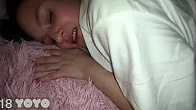 Padrasto emotivo seduz novinha enquanto a mãe tá fora. Não resisto mais ao corpo apertado dela!