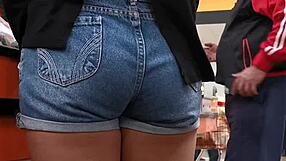 spying on that amazing culo at the super