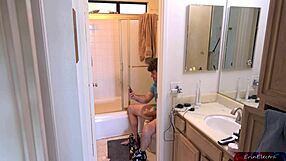 Üvey annemin vücuduna takıldım, gerçek seks istiyorum