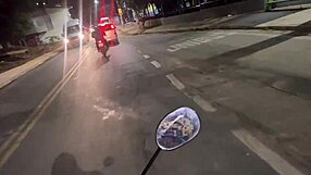 ela sentou na minha rola pilotando a moto e mostrou a buceta 😍 ficou muito excitada na academia treinando