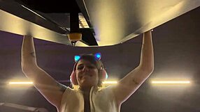 ela sentou na minha rola pilotando a moto e mostrou a buceta 😍 ficou muito excitada na academia treinando