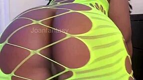 Joanfantasyxo's oiled body glistens as she toys her ass and pussy solo