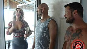 两根巨屌干翻一个幸运骚货