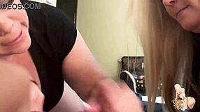 Пышные мамки соревнуются в диком конкурсе по отсосу члена