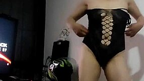 Milf Practices Intense Erotic Dance for Amateur Fun