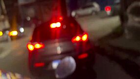 ela sentou na minha rola pilotando a moto e mostrou a buceta 😍 ficou muito excitada na academia treinando