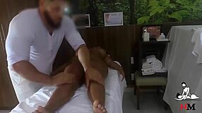 pretinha, are you feeling those first orgasms with the massotherapist?