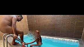 peguei a piranha na piscina e ela tava toda gostosa