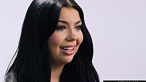 תראו את הולי דיי האוסטרלית המפותלת בסצנת אורגזמה מלאה