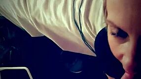 cuando el marido se va, madrastra caliente chupa la polla del hijastro hasta que se corre en su cara