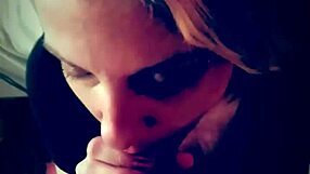 cuando el marido se va, madrastra caliente chupa la polla del hijastro hasta que se corre en su cara