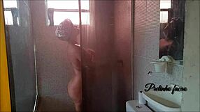 Pretinho Facao Invades Paty Bumbum's Shack