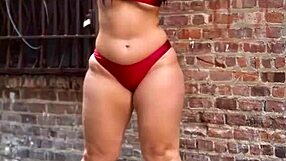 جنس صدر كبير في بيكيني مع فتاة هندية ساخنة