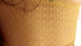 I enter my stepmother's room and see her totally naked, so delicious, I will lick all that ass until she gets very horny