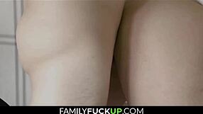 Sheena Ryder et Ricky Spanish se lâchent sur un cul en groupe secret