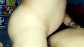 Почему моя соседка постоянно пробирается ко мне ночью?