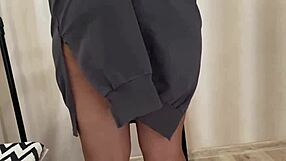 أم زوجة الأب تخفي مؤخرة كبيرة تحت الفستان للعب الشرجي