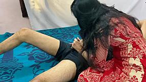 Eu e a Tia do Rahul Ficamos Loucos na Cama à Noite com Papo Safado em HD