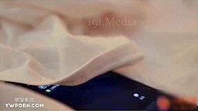 温柔的中国继母安慰伤心儿子，感人故事