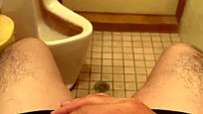 Японска азиатка в интензивна соло сцена