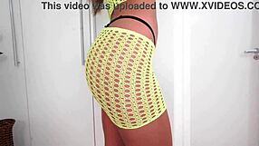 Brazilska nimfomanka Jessica Azul obvlada ogromen kurac v intenzivni analni seansi