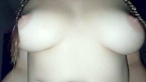 Jebanje mlade latinske studentkinje oseća se tako dobro kad svršavam unutra