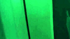 Mylf Syren De Mer bendata e legata succhia un cazzo sconosciuto con forza