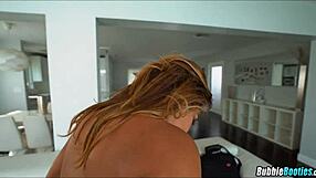 Σούπερ χοντρή Λατίνα σε εσώρουχα νιώθει απίστευτη!