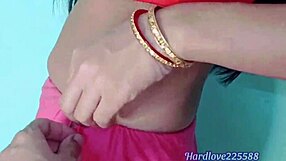 Bhabhi indiana sexy no saree recebe lambida amadora na buceta