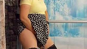 Hotwife Steffi Yellow Daisy Pussy Dance!