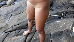 पैटी बंबम, मेलिसा देवासा और अर्लेक्विना डो फंक के साथ बीच पर तीन हॉट बेब्स पेशाब करते पकड़े गए