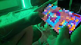 estaba jugando con el celular hasta que me aburri y me folle a un amigo de la universidad, me llamo mi novio en pleno sexo y no le pude hablar, corte la llamada