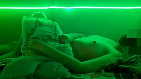 estaba jugando con el celular hasta que me aburri y me folle a un amigo de la universidad, me llamo mi novio en pleno sexo y no le pude hablar, corte la llamada