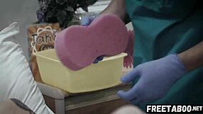 Hej doktor, zakaj se prikrasti in me jebeš brez hlačk?