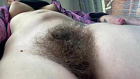 Dieci minuti di figa pelosa in primo piano solo per te