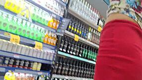 Isteri Pamer Tak Pakai Seluar Dalam di Pasar Awam untuk Semua Tengok