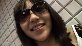 yo, picked up this gal, got her to the hotel, spread her legs, and made her play with a massage machine