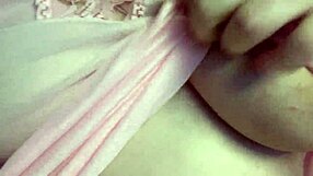 Hej, sprawdź te podskakujące cycki z twardymi sutkami!