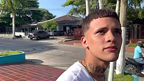 칼빈 주니어가 독점 근육 트윙크 캐스팅에서 큰 자지 자랑