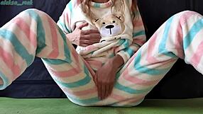 야 내 촉촉 보지 분수 분출 보는 거 어때?