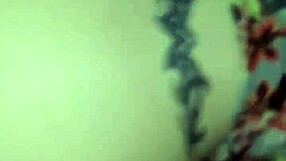 رجل هاوٍ يقذف داخل زوجته في لقاء حار