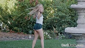 Utelias söpöstä 18+ Lilly Fordista ja hänen mustan poikaystävänsä kuumista hetkistä?