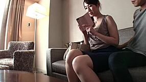 Смотри! Японская милфа Аюми Танака в сыром POV трахе киски с камшотами