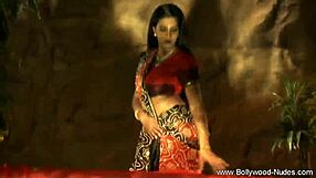 Eastern Indian milf brunette dancer performs solo and gets exposed