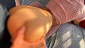 ¡Vecina latina caliente con culo perfecto pide perrito todas las mañanas! ¡La mejor acción de culazo!