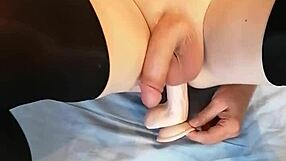 Misr4, hur känns den rosa analdildon när den töjer dig?