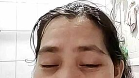 Azjatycka Żona Miss Bea Rżnięta przez Męża i Kumpli