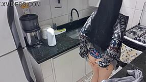 Dama Sensual Masturbates Big Cock in Kitchen